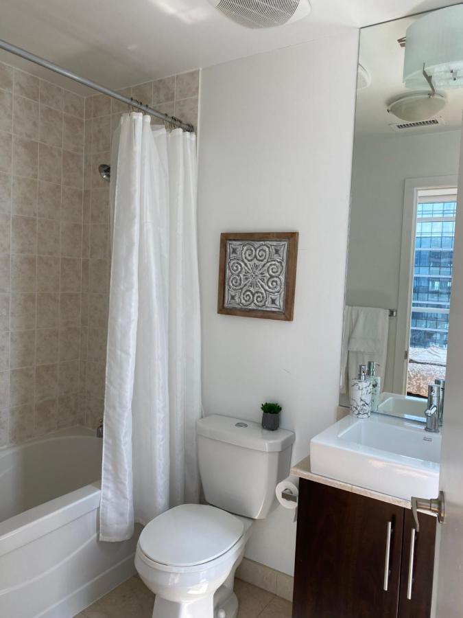 Toronto Cn Tower Maple Leaf Square Luxurious 2 Bedroom Condo المظهر الخارجي الصورة